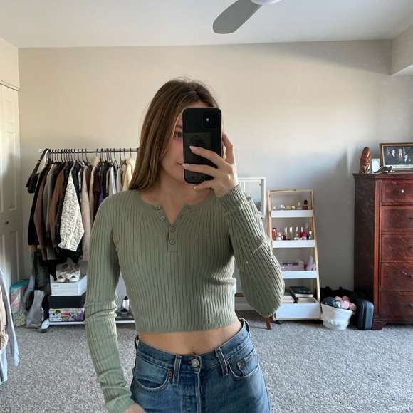 Ariztia Sunday Best Cropped Sweater - Picture 1 of 5